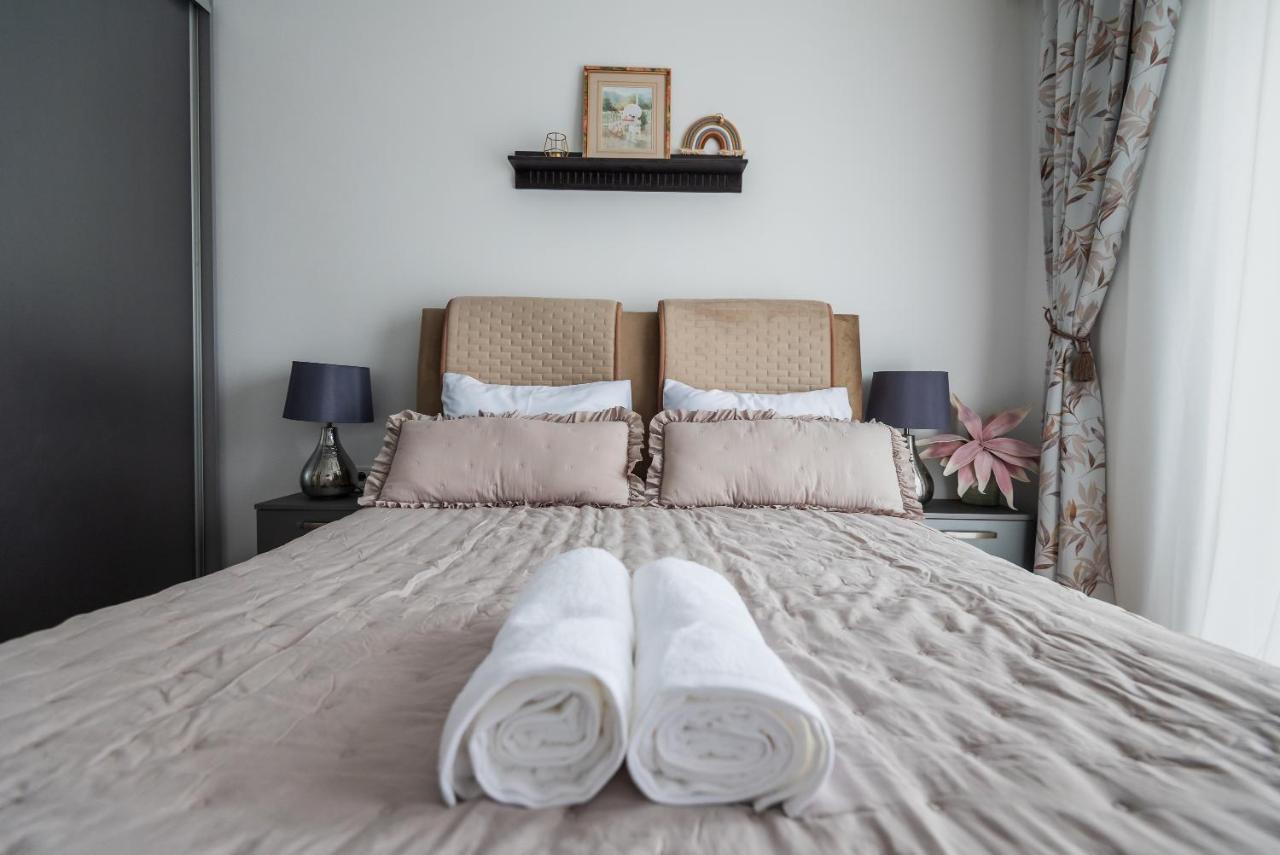 Lovely Chic Studio, On A Beautiful Promenade Apartment Brasov Exterior photo